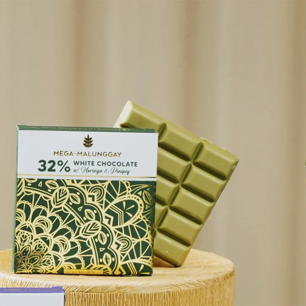 Auro 32% White Choco with Mega-Malunggay & Pinipig 50g